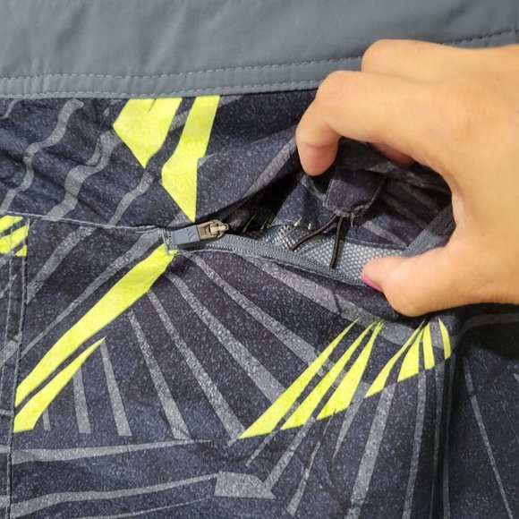 Adidas Men's Shorts Size 28 L 19 Gray- Green Swimwear Floral - Picture 8 of 8